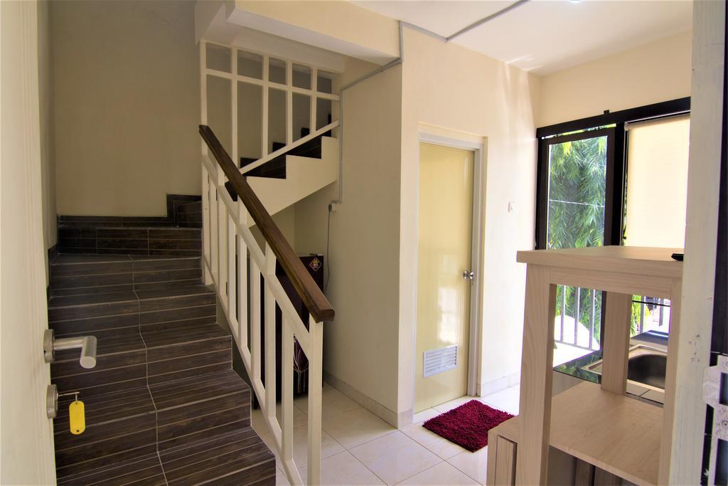 Reddoorz @ Mayjen Sungkono Sorabaya Extérieur photo