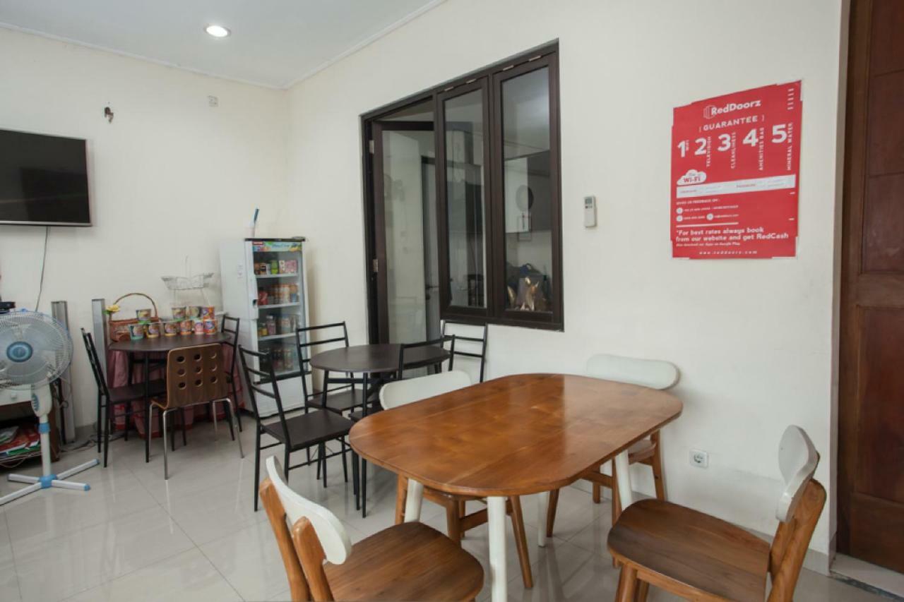 Reddoorz @ Mayjen Sungkono Sorabaya Extérieur photo